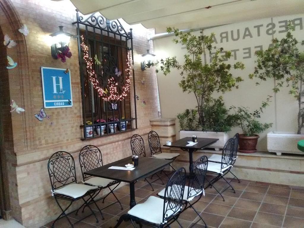 Hotel & Spa Plaza Arriate Exterior photo